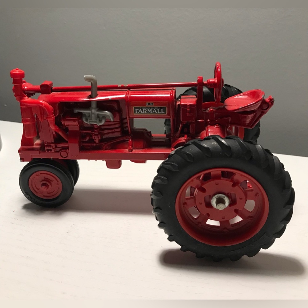 ERTL 1:16 Scale McCormick Deering Farmall F-20 Tractor